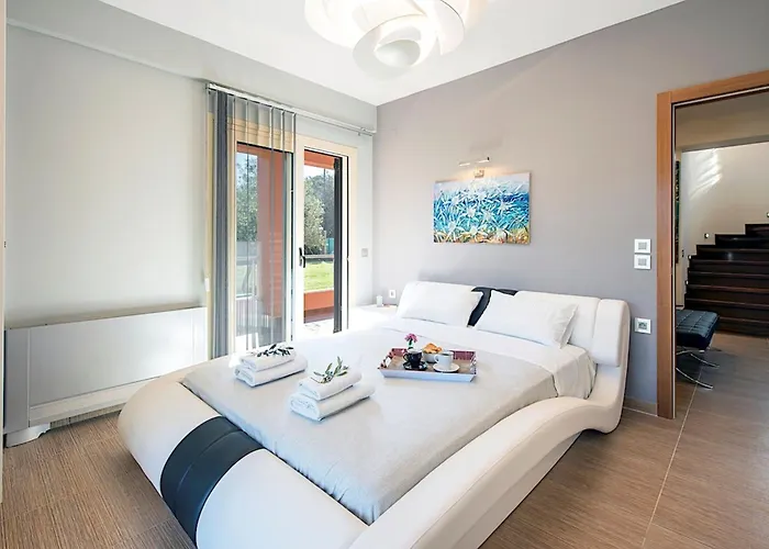 Contemporary Corfu Retreat 3 Bedrooms Girasole Artful Decor * Dafnila