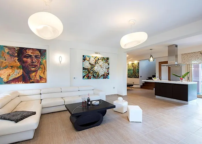 Contemporary Corfu Retreat 3 Bedrooms Girasole Artful Decor ヴィラ